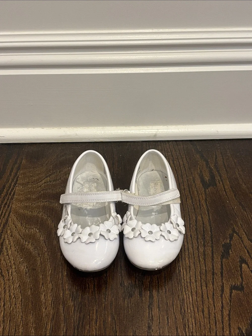 Rachel Shoes Girls White Patent Mary Jane Dress Shoes with Floral Trim Size 10